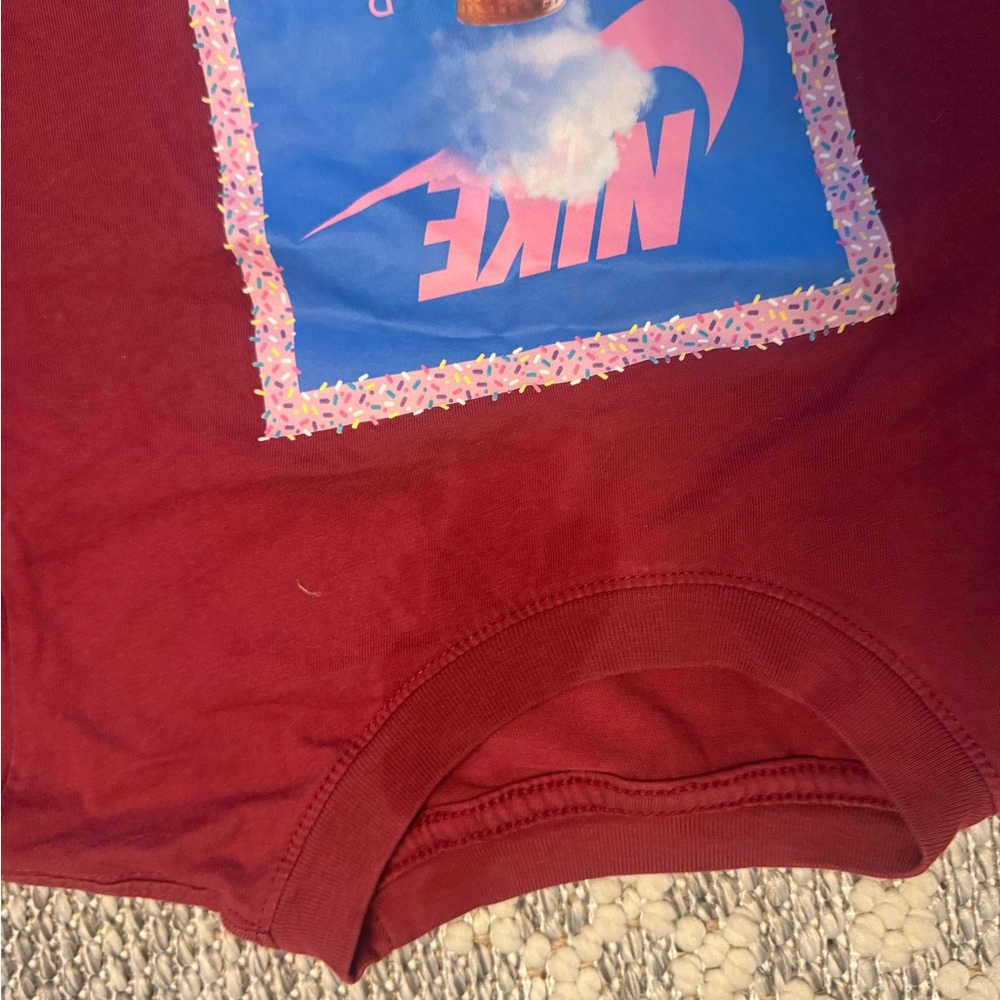 Nike - the Nike tee - boys medium
Pink ice cream cone - Picture 2 of 3